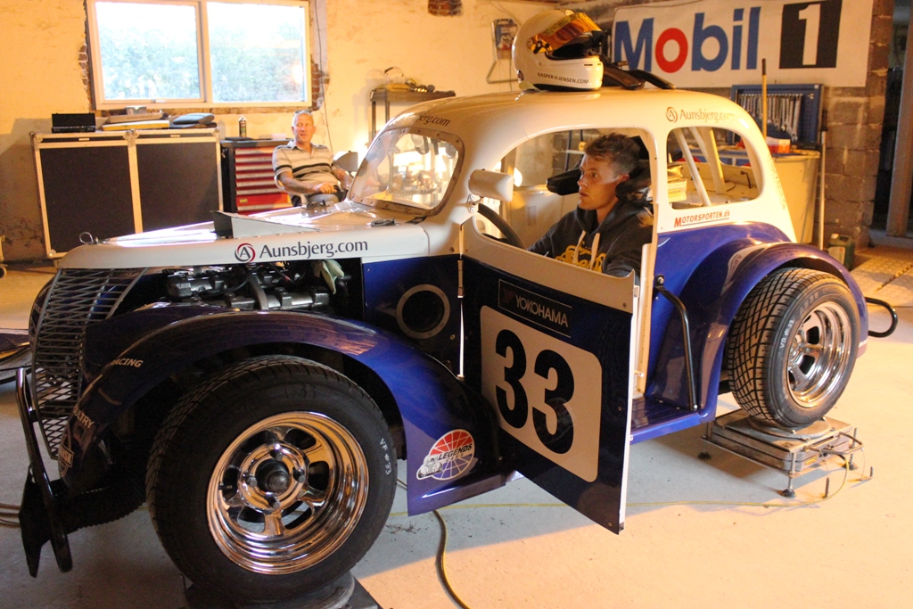 Kasper H. Jensen tester seler og sæde.
(Foto: Nymark Racing)